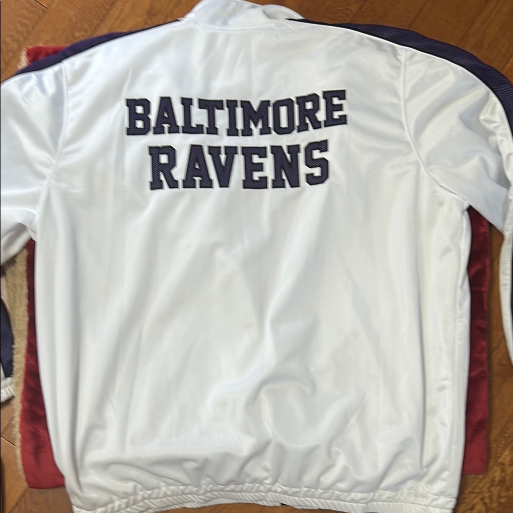 NFL White Jacket with Team Logo - Picture 3 of 4